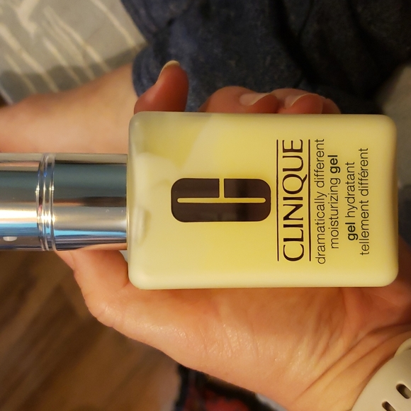 Clinique dramatically different moisturizing gel 125ml - Picture 3 of 4